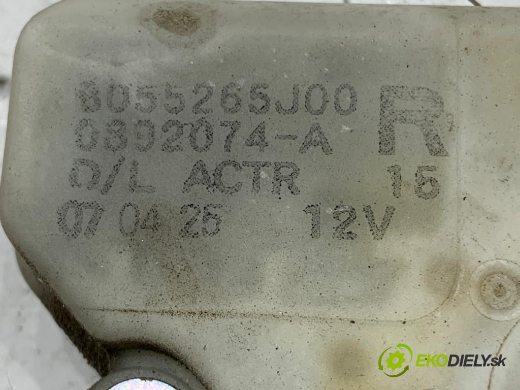 SUZUKI GRAND VITARA II samochód terenowy zamknięty 2007 95 kW 1.9 DDiS (JB419WD, JB419XD) 1870 zámok dveří zadní část 8055265J00
