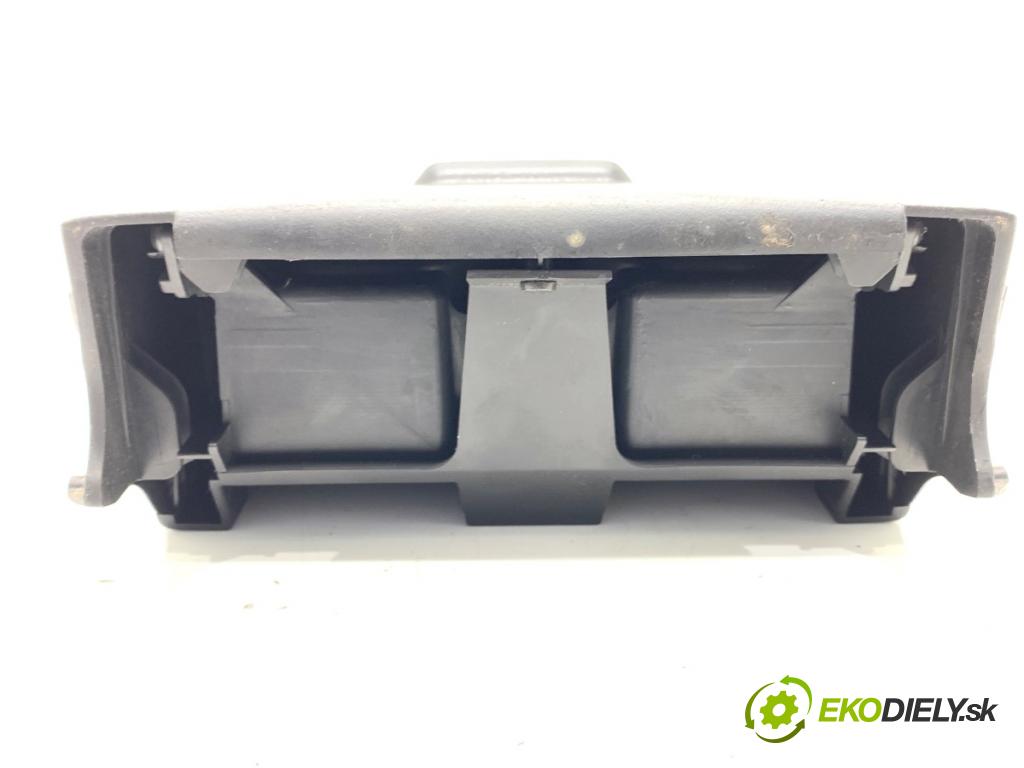 SUZUKI GRAND VITARA II samochód terenowy zamknięty 2007 95 kW 1.9 DDiS (JB419WD, JB419XD) 1870 držák na nápoje  (Držák nápojů)