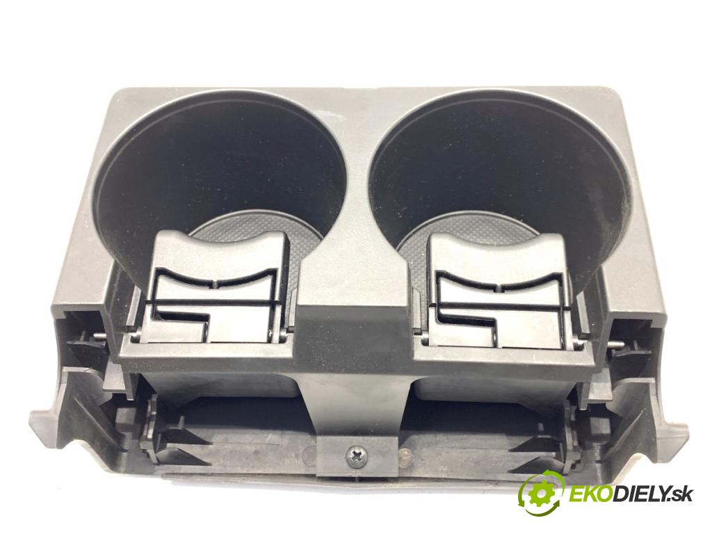 SUZUKI GRAND VITARA II samochód terenowy zamknięty 2007 95 kW 1.9 DDiS (JB419WD, JB419XD) 1870 držák na nápoje  (Držák nápojů)