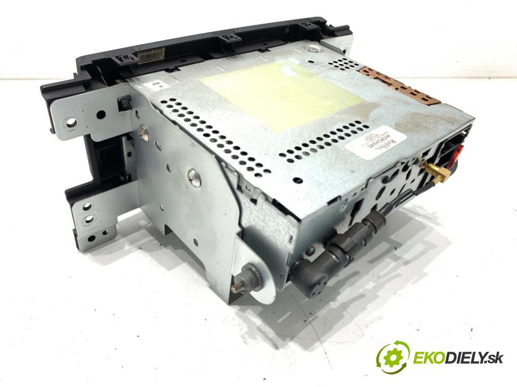 SUZUKI GRAND VITARA II samochód terenowy zamknięty 2007 95 kW 1.9 DDiS (JB419WD, JB419XD) 1870 RADIO SVNA02 (Audio zariadenie)