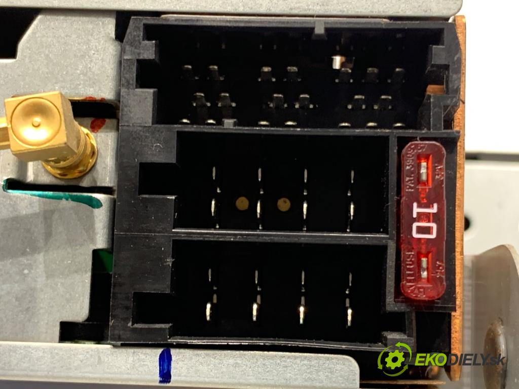 SUZUKI GRAND VITARA II samochód terenowy zamknięty 2007 95 kW 1.9 DDiS (JB419WD, JB419XD) 1870 RADIO SVNA02 (Audio zariadenie)