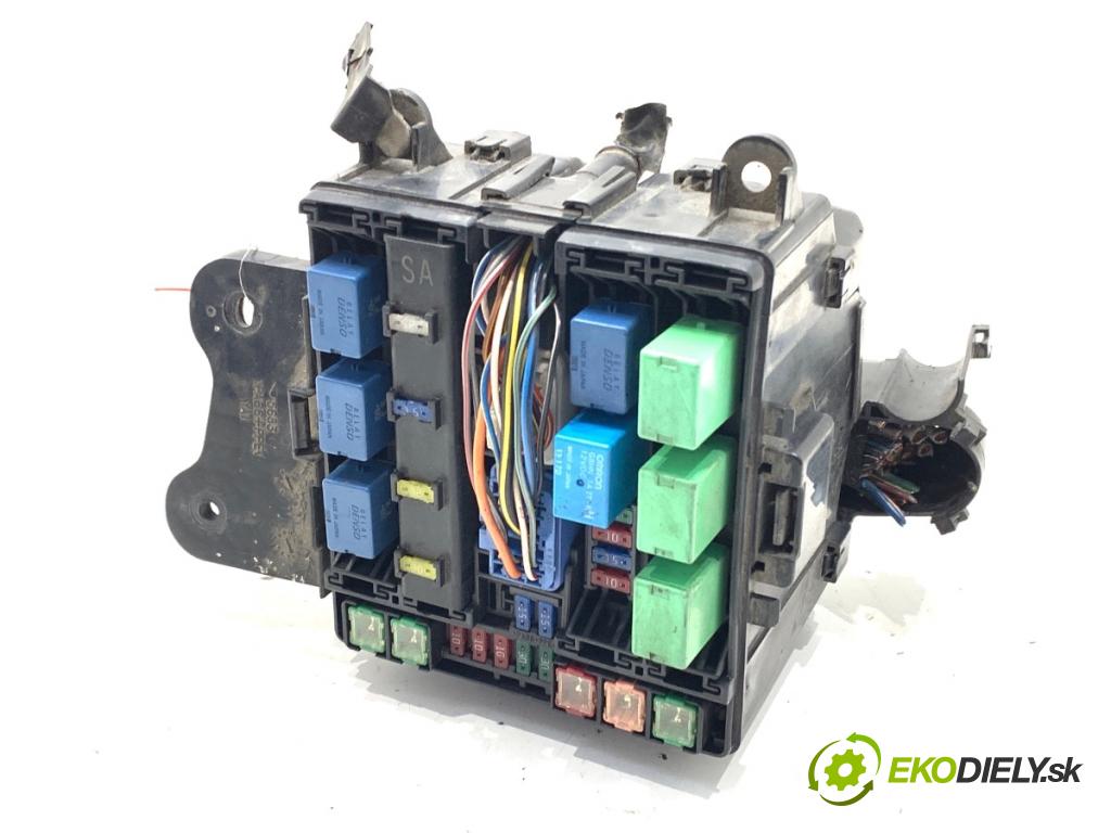 SUZUKI GRAND VITARA II samochód terenowy zamknięty 2007 95 kW 1.9 DDiS (JB419WD, JB419XD) 1870 skříňka poistková  (Pojistková skříňka)