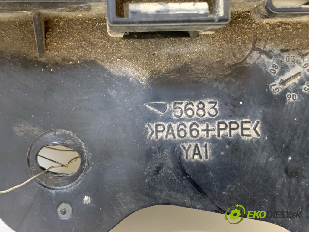 SUZUKI GRAND VITARA II samochód terenowy zamknięty 2007 95 kW 1.9 DDiS (JB419WD, JB419XD) 1870 skříňka poistková  (Pojistková skříňka)