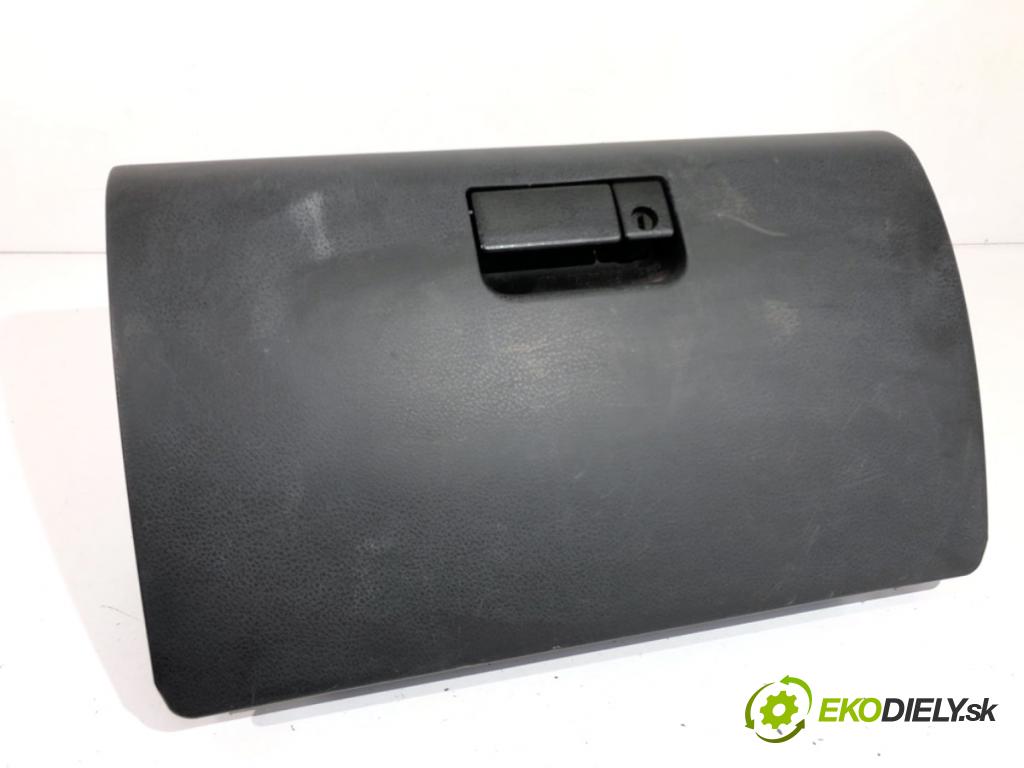 SUZUKI GRAND VITARA II samochód terenowy zamknięty 2007 95 kW 1.9 DDiS (JB419WD, JB419XD) 1870 přihrádka kastlík spolujezdce  (Přihrádka (kastlík))