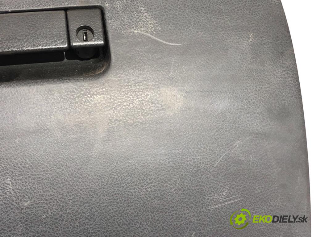 SUZUKI GRAND VITARA II samochód terenowy zamknięty 2007 95 kW 1.9 DDiS (JB419WD, JB419XD) 1870 přihrádka kastlík spolujezdce  (Přihrádka (kastlík))