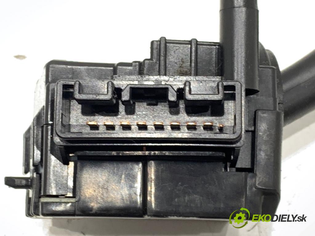 SUZUKI GRAND VITARA II samochód terenowy zamknięty 2007 95 kW 1.9 DDiS (JB419WD, JB419XD) 1870 Prepínač stieračov  (Prepínacie páčky pod volantom)