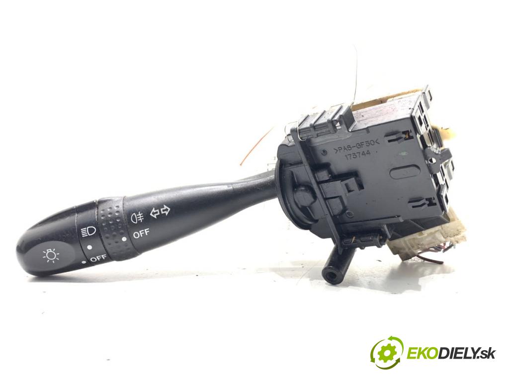 SUZUKI GRAND VITARA II samochód terenowy zamknięty 2007 95 kW 1.9 DDiS (JB419WD, JB419XD) 1870 Prepínač smeroviek 173744 (Prepínacie páčky pod volantom)