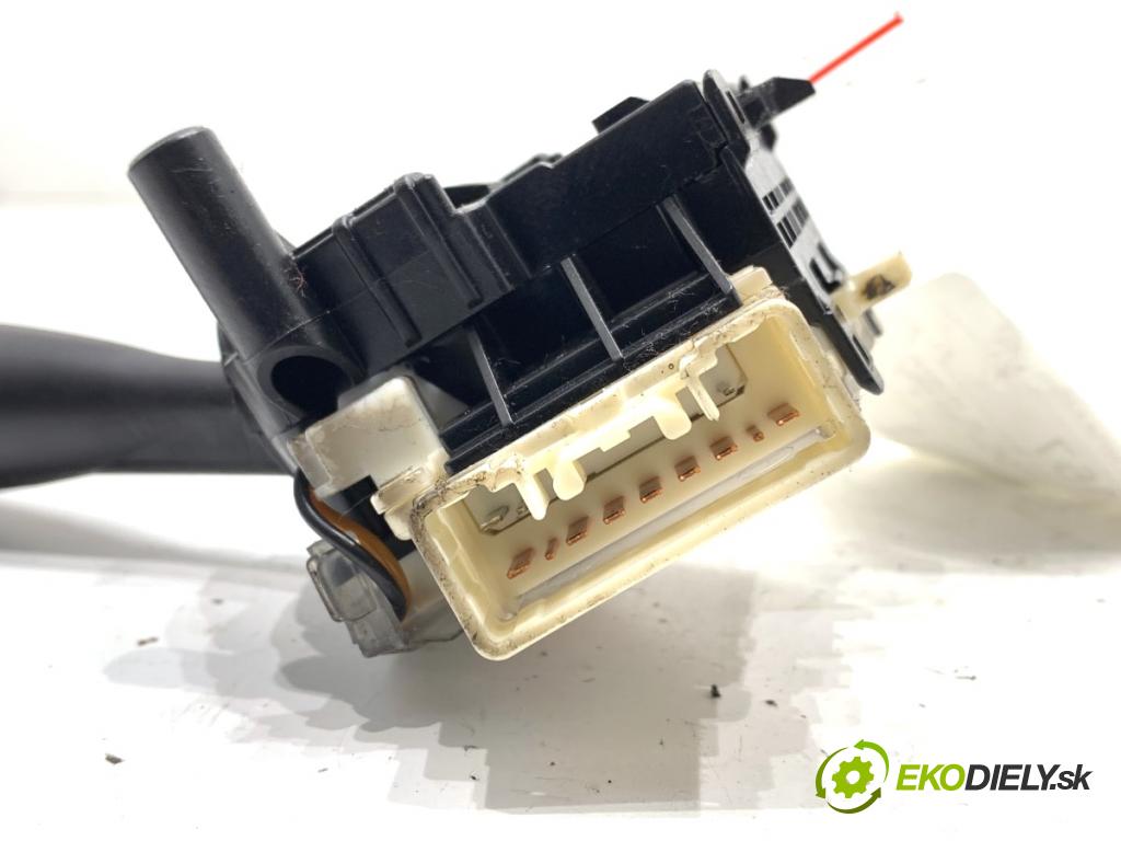 SUZUKI GRAND VITARA II samochód terenowy zamknięty 2007 95 kW 1.9 DDiS (JB419WD, JB419XD) 1870 Prepínač smeroviek 173744 (Prepínacie páčky pod volantom)