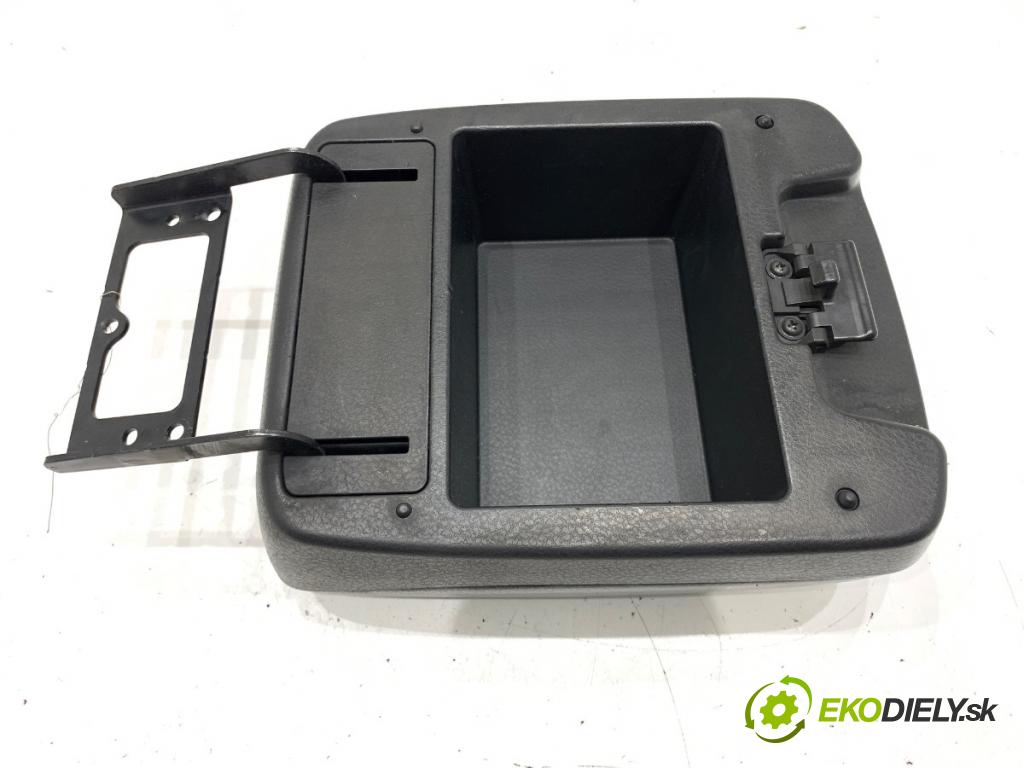 SUZUKI GRAND VITARA II samochód terenowy zamknięty 2007 95 kW 1.9 DDiS (JB419WD, JB419XD) 1870 Lakťová opierka  (Lakťová opierka)