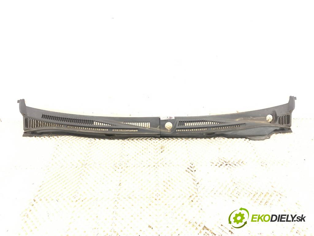 SUZUKI GRAND VITARA II samochód terenowy zamknięty 2007 95 kW 1.9 DDiS (JB419WD, JB419XD) 1870 Torpédo, plast pod čelné okno 77320-65J00 (Torpédo (plast pod čelným sklom))