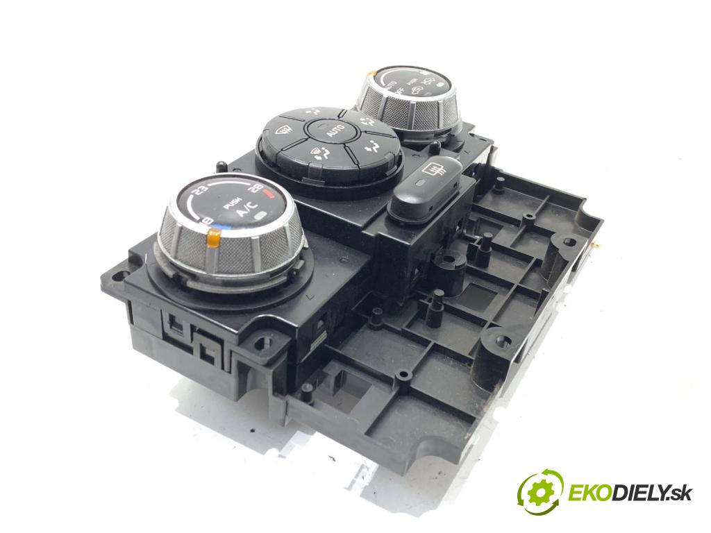 SUZUKI GRAND VITARA II samochód terenowy zamknięty 2007 95 kW 1.9 DDiS (JB419WD, JB419XD) 1870 Panel ovládania kúrenia 39510-65JH4-CAT (Prepínacie páčky pod volantom)