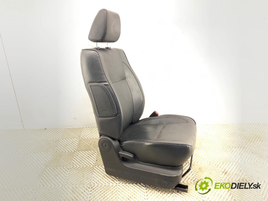 SUZUKI GRAND VITARA II samochód terenowy zamknięty 2007 95 kW 1.9 DDiS (JB419WD, JB419XD) 1870 Sedadlo pravy predný