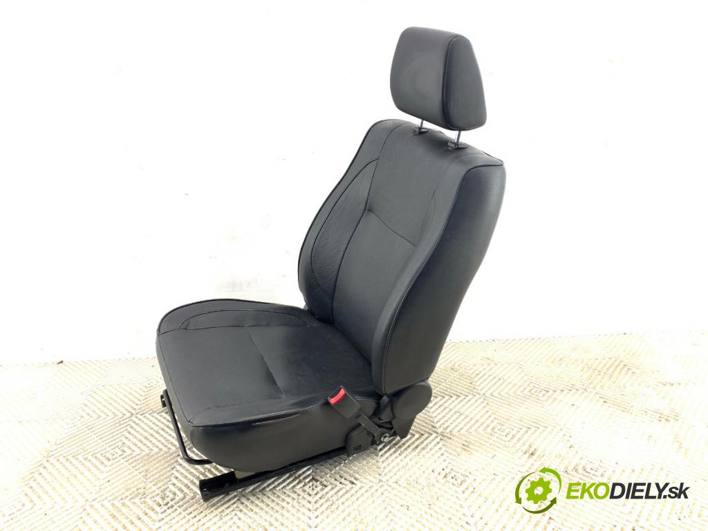 SUZUKI GRAND VITARA II samochód terenowy zamknięty 2007 95 kW 1.9 DDiS (JB419WD, JB419XD) 1870 Sedadlo pravy predný