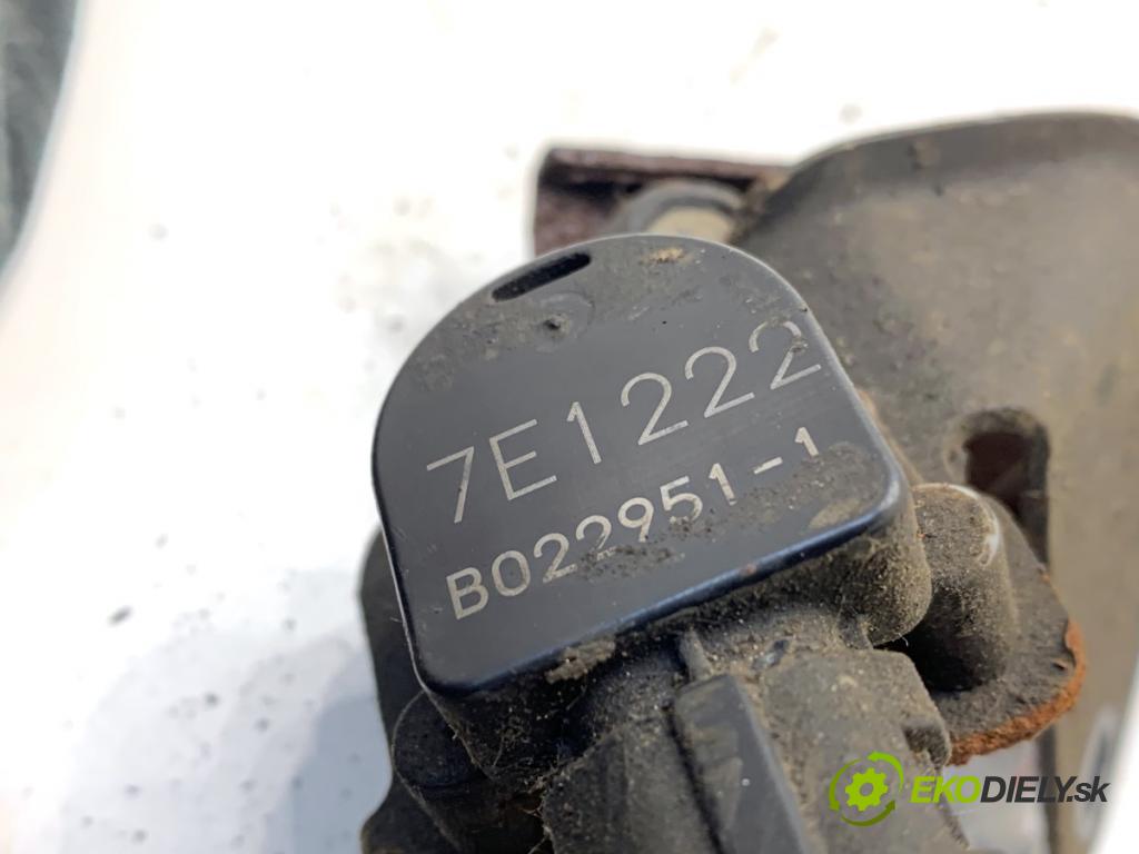 SUZUKI GRAND VITARA II samochód terenowy zamknięty 2007 95 kW 1.9 DDiS (JB419WD, JB419XD) 1870 snímač ÚROVEŇ: XENON přední část levý