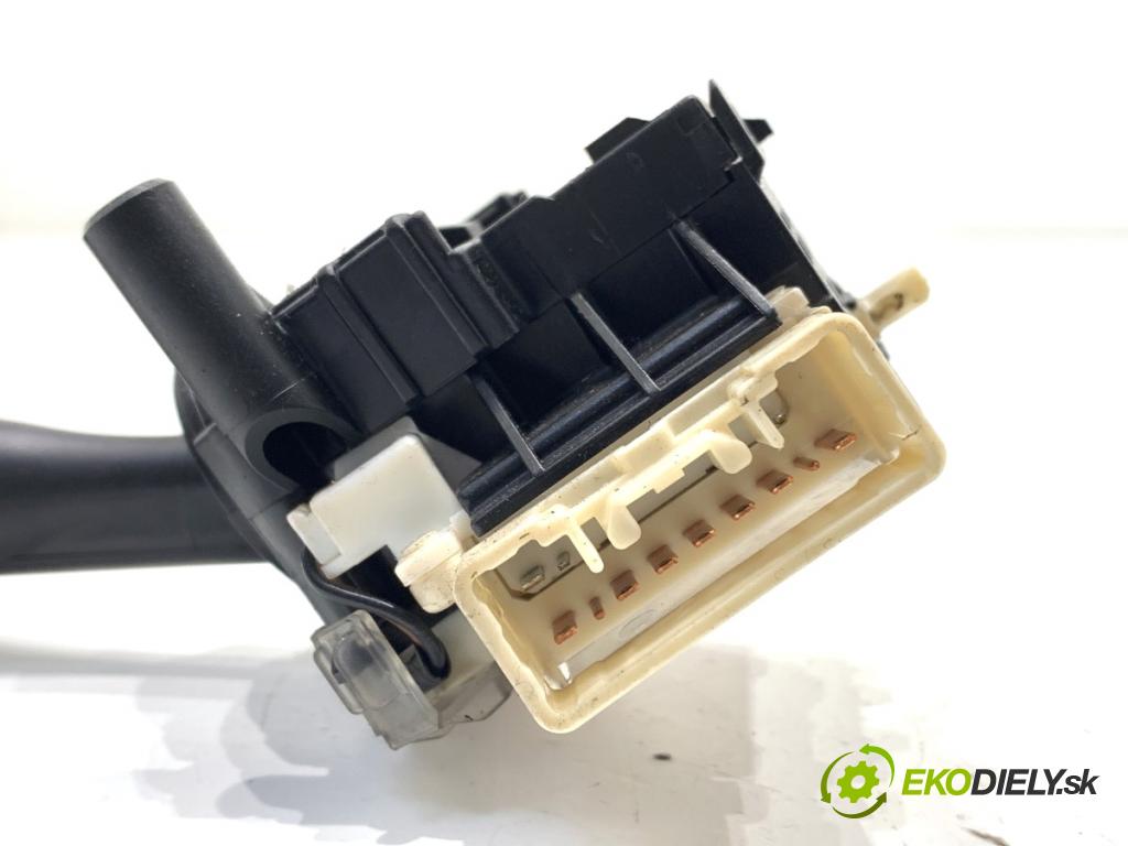 TOYOTA RAV 4 II SUV 2005 85 kW 2.0 D 4WD (CLA20_, CLA21_) 1995 Prepínač smeroviek 1736481 (Prepínacie páčky pod volantom)