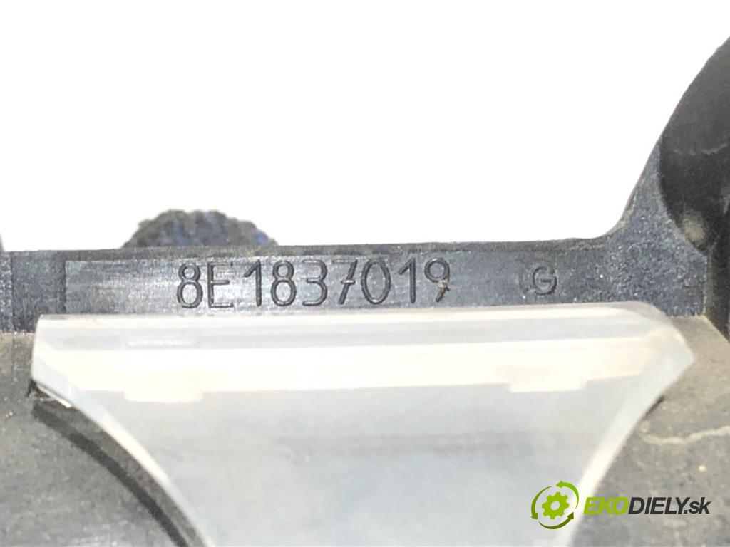 AUDI A4 B6 sedan 2002 96 kW 1.9 TDI 1896 klika vnitřní levý přední část 8E1837019G