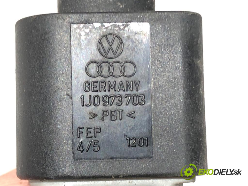 AUDI A4 B6 sedan 2002 96 kW 1.9 TDI 1896 snímač klimatizace AC156489 (Snímač klimatizace)