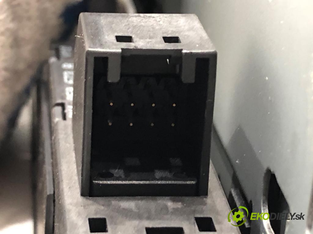 AUDI A4 B8 Kombi 2008 105 kW 2.0 TDI 1968 měnič CD 8T1035110C (CD měnič)