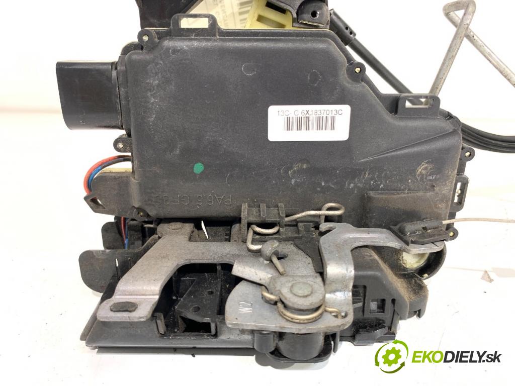 VW GOLF IV liftback 2003 55 kW 1.4 16V 1390 zámok dveře levý přední část 6X1837013C