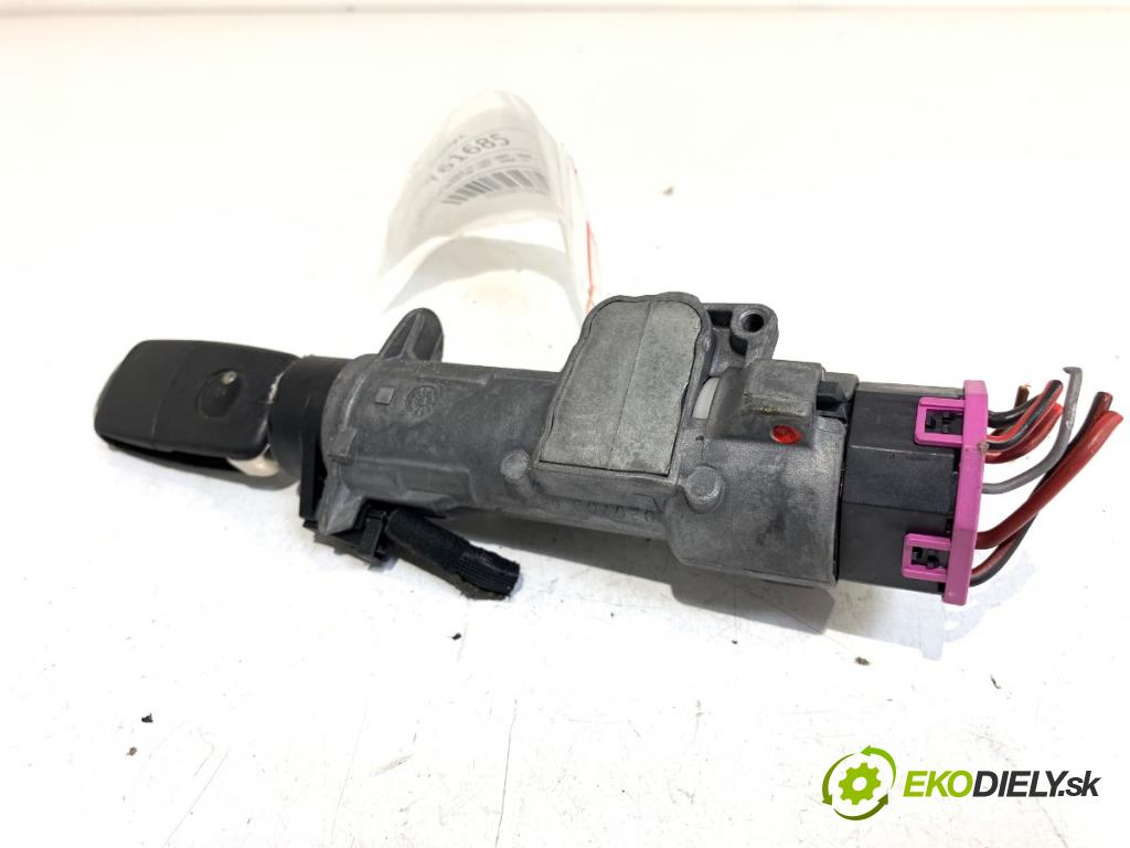VW GOLF IV liftback 2003 55 kW 1.4 16V 1390 spinačka 4B0905851C (Spínacia skrinka)