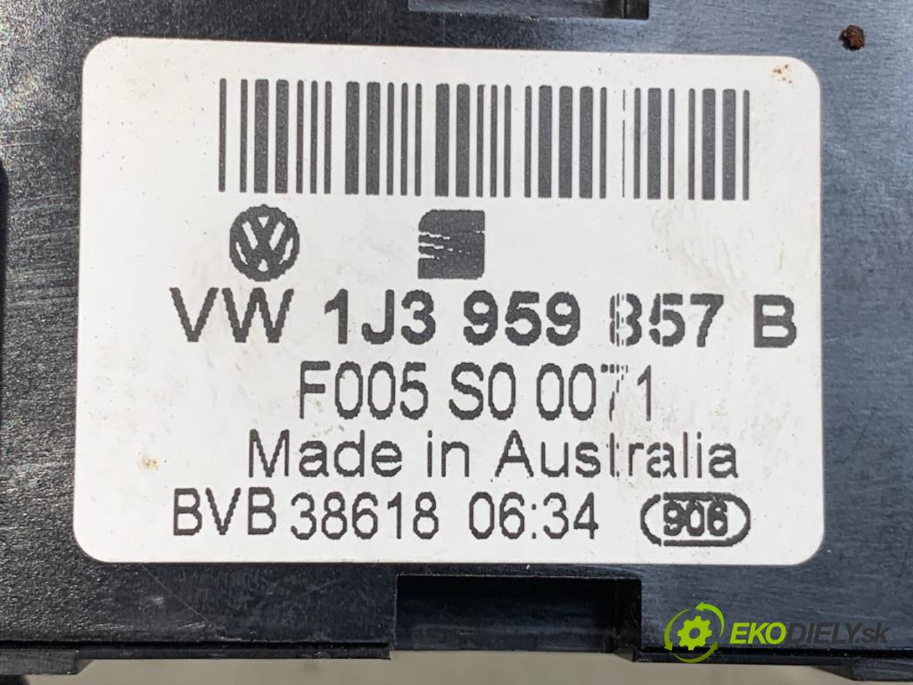 VW GOLF IV liftback 2003 55 kW 1.4 16V 1390 přepínač oken 1J3959857B (Páčky pod volantem)