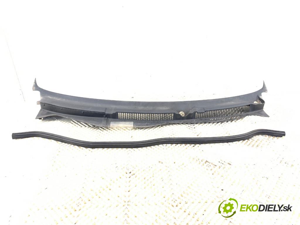 VW GOLF IV liftback 2003 55 kW 1.4 16V 1390 Torpédo, plast pod čelné okno  (Torpédo (plast pod čelným sklom))