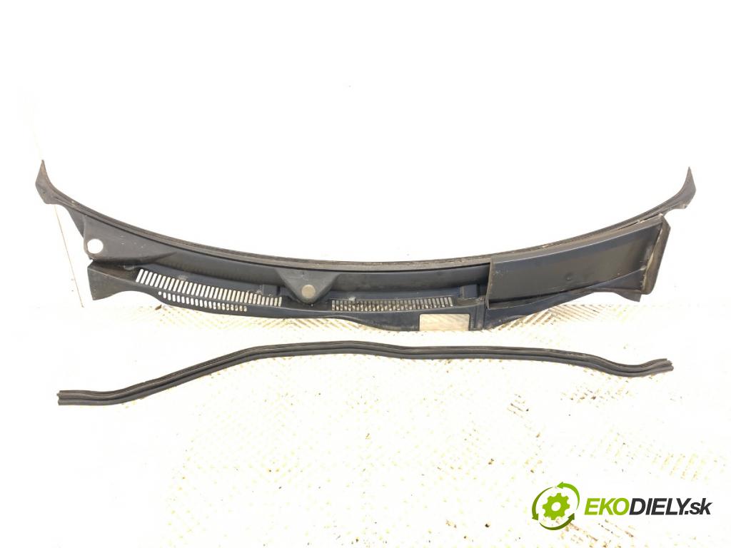 VW GOLF IV liftback 2003 55 kW 1.4 16V 1390 Torpédo, plast pod čelné okno  (Torpédo (plast pod čelným sklom))