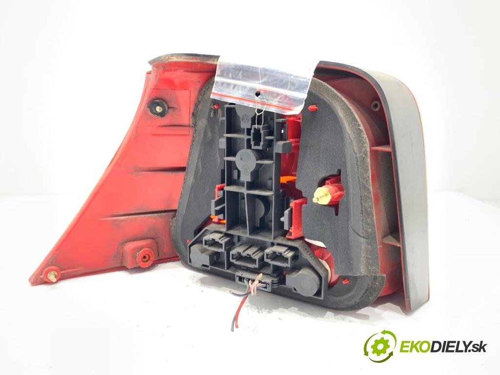 VW GOLF IV liftback 2003 55 kW 1.4 16V 1390 světlo pravý zadní část