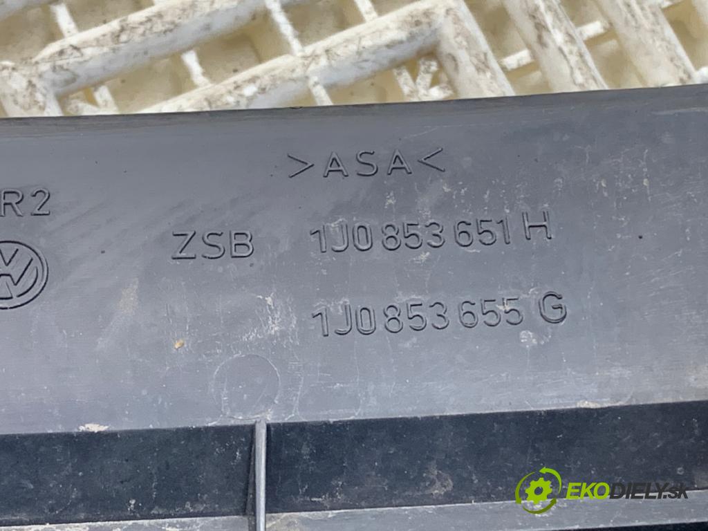 VW GOLF IV liftback 2003 55 kW 1.4 16V 1390 mřížka maska 1J0853651H (Přední mřížka (maska chladiče))