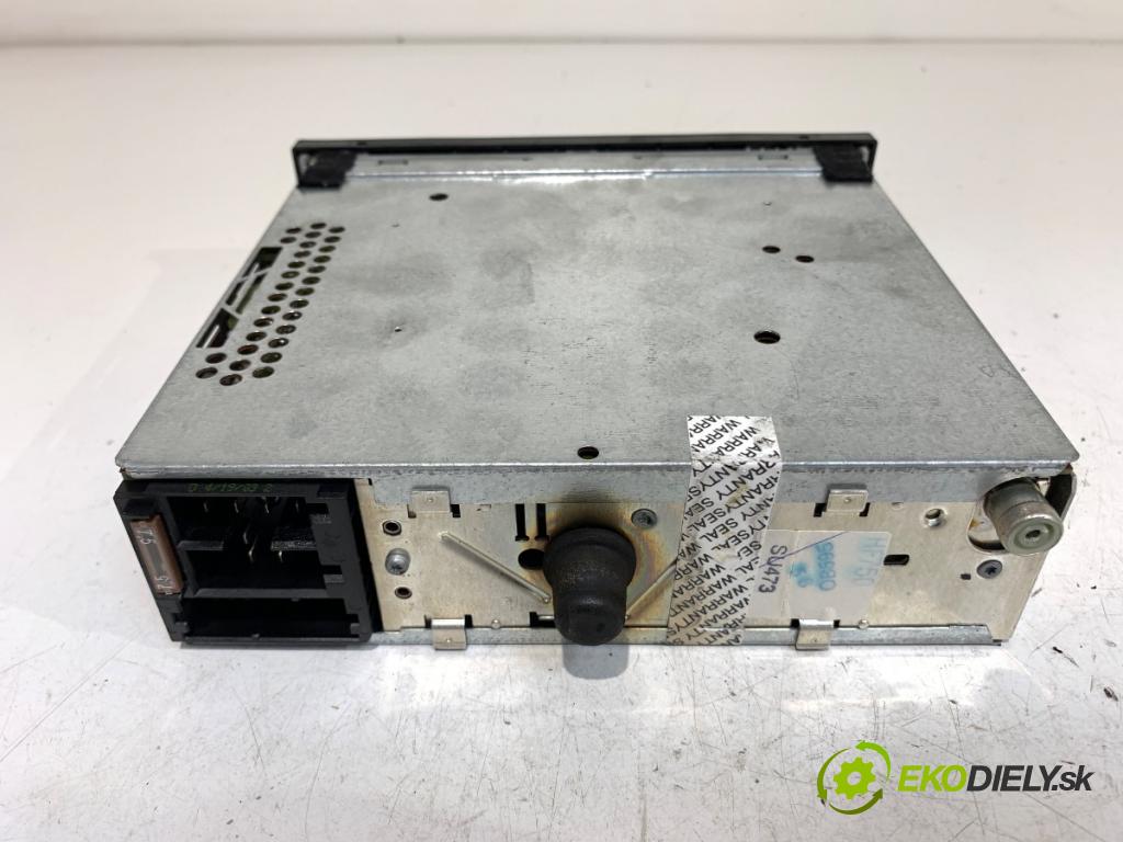 VW GOLF IV liftback 2003 55 kW 1.4 16V 1390 RADIO 1J0035152E (Audio zariadenie)