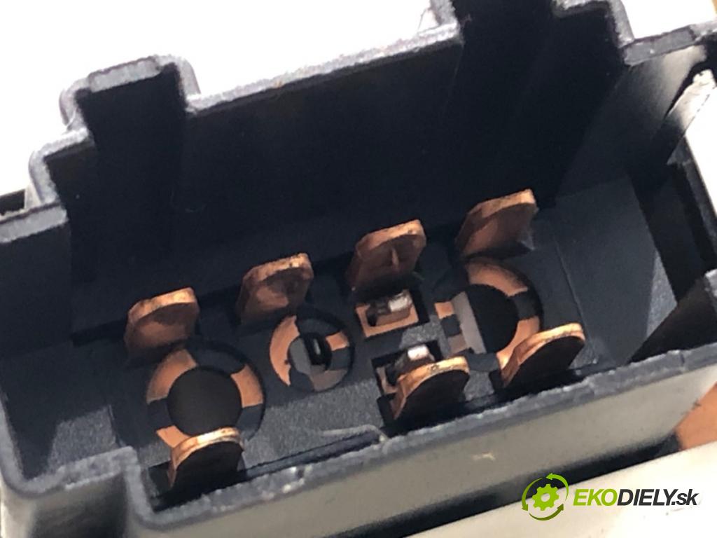 SEAT LEON I liftback 2000 66 kW 1.9 TDI 1896 Panel ovládania kúrenia  (Prepínacie páčky pod volantom)