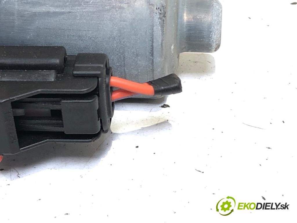 DODGE CALIBER liftback 2006 103 kW 2.0 CRD 1968 mechanismus okna pravý přední část 05074798AA