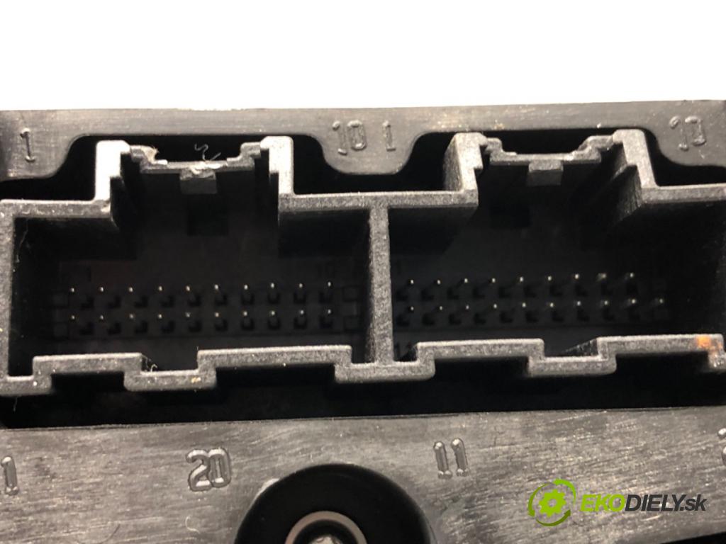 DODGE CALIBER liftback 2006 103 kW 2.0 CRD 1968 Prístrojovka  (Prístrojová doska)