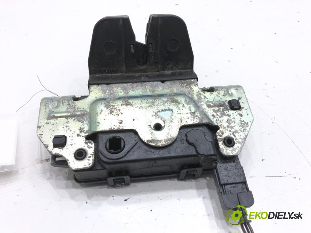 OPEL ASTRA H liftback 2004 92 kW 1.8 (L48) 1796 zámok dveří zadní část 13117285