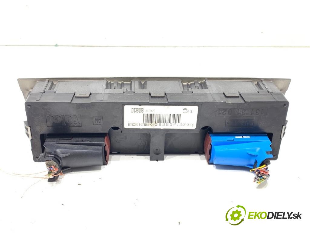 OPEL VECTRA C sedan 2005 88 kW 1.9 CDTI (F69) 1910 Panel ovládania kúrenia 13138198 (Prepínacie páčky pod volantom)