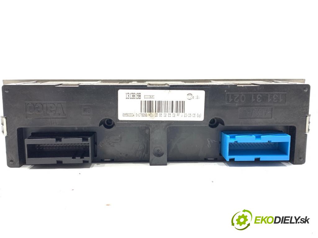 OPEL VECTRA C sedan 2005 88 kW 1.9 CDTI (F69) 1910 Panel ovládania kúrenia 13138198 (Prepínacie páčky pod volantom)