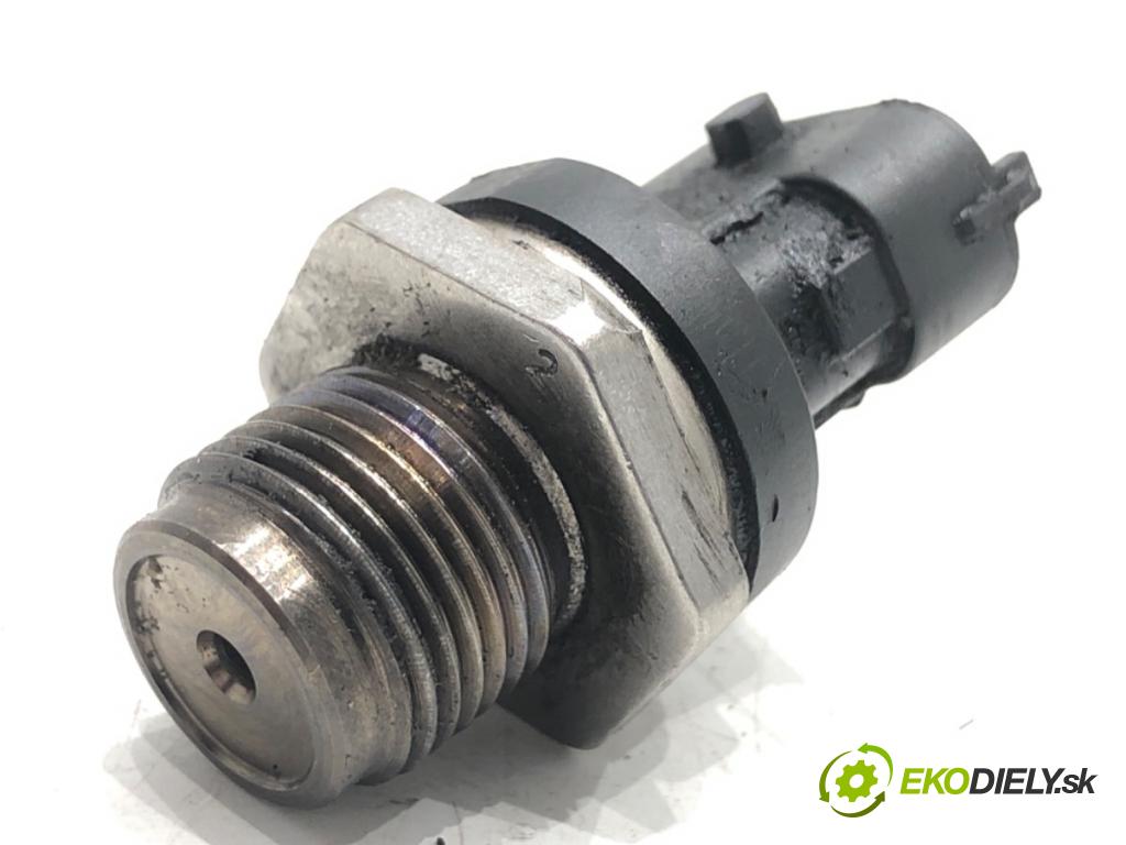 OPEL VECTRA C sedan 2005 88 kW 1.9 CDTI (F69) 1910 Snímač tlaku paliva  (Snímač)