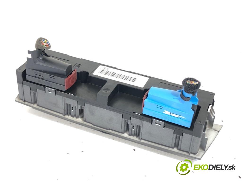 OPEL SIGNUM liftback 2003 129 kW 2.0 Turbo (F48) 1998 Panel ovládania kúrenia 13138196 (Prepínacie páčky pod volantom)