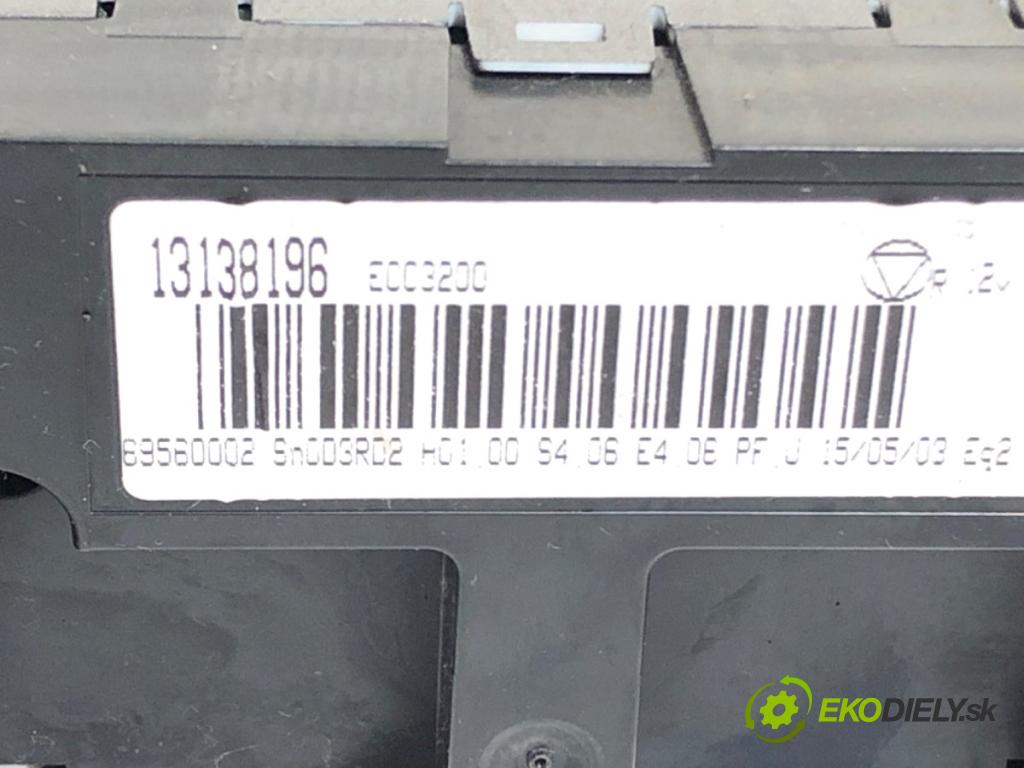 OPEL SIGNUM liftback 2003 129 kW 2.0 Turbo (F48) 1998 Panel ovládania kúrenia 13138196 (Prepínacie páčky pod volantom)