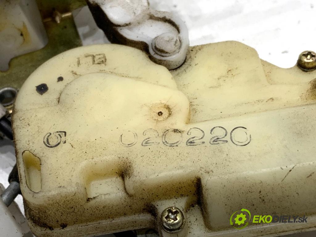 TOYOTA YARIS I liftback 2003 64 kW 1.3 (SCP12_, SCP13_) 1298 zámok dveře levý přední část