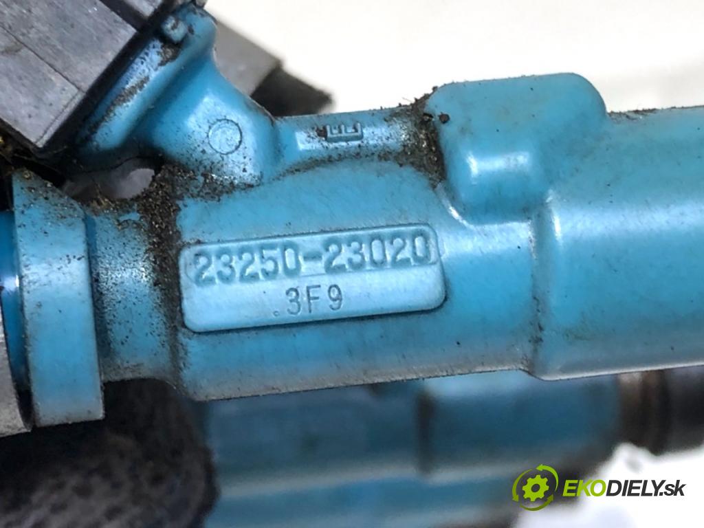 TOYOTA YARIS I liftback 2003 64 kW 1.3 (SCP12_, SCP13_) 1298 Lišta vstrekovacia 23250-23020 (Vstrekovacia lišta)