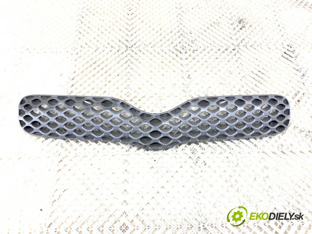 TOYOTA YARIS I liftback 2003 64 kW 1.3 (SCP12_, SCP13_) 1298 mřížka maska 8423-52120 (Přední mřížka (maska chladiče))