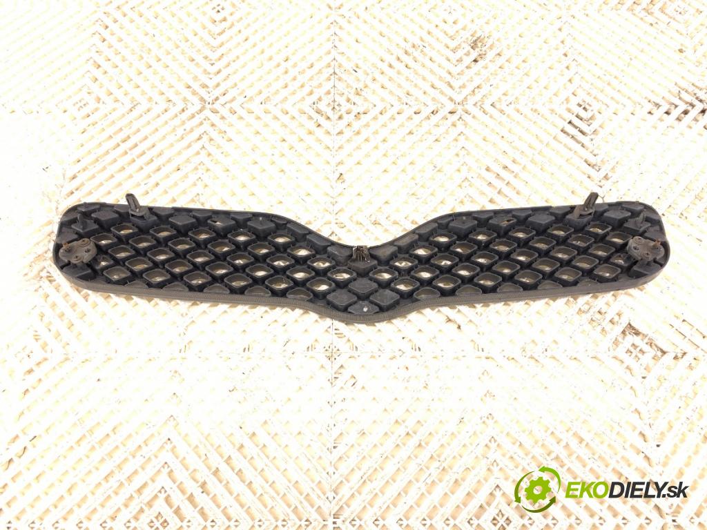 TOYOTA YARIS I liftback 2003 64 kW 1.3 (SCP12_, SCP13_) 1298 mřížka maska 8423-52120 (Přední mřížka (maska chladiče))