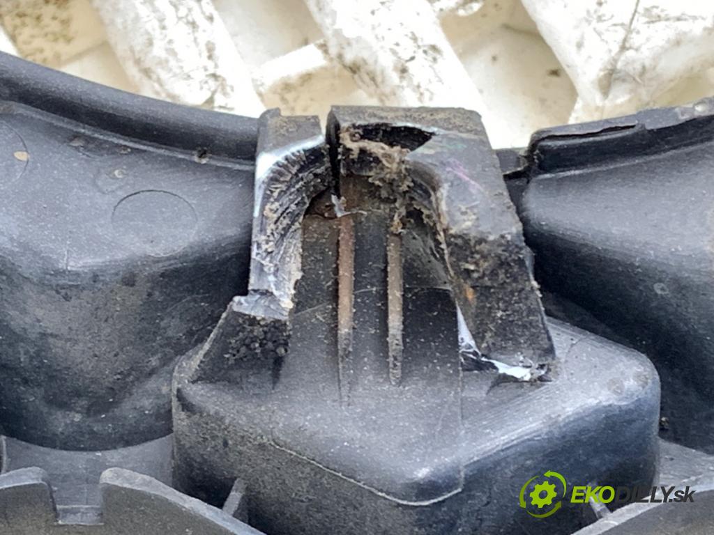 TOYOTA YARIS I liftback 2003 64 kW 1.3 (SCP12_, SCP13_) 1298 mřížka maska 8423-52120 (Přední mřížka (maska chladiče))