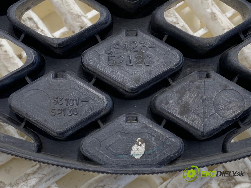 TOYOTA YARIS I liftback 2003 64 kW 1.3 (SCP12_, SCP13_) 1298 mřížka maska 8423-52120 (Přední mřížka (maska chladiče))