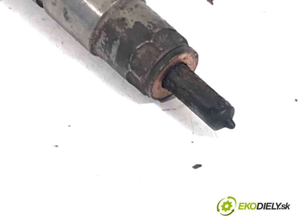 OPEL VECTRA C sedan 2005 88 kW 1.9 CDTI (F69) 1910 vstrekovač 0445110165 (Vstrekovač paliva)