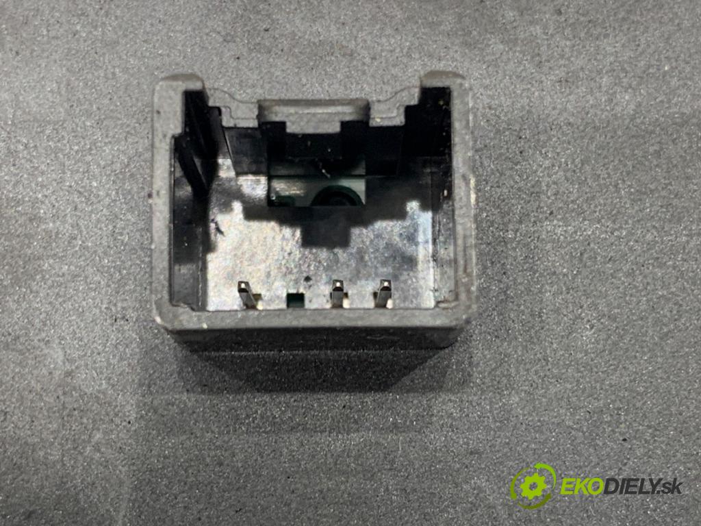 FORD MONDEO MK4 Kombi 2010 81 kW 1.6 Ti 1596 Prepínač okien 7S7T-14A132-AB (Prepínacie páčky pod volantom)