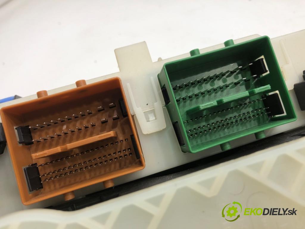 FORD MONDEO MK4 Kombi 2010 81 kW 1.6 Ti 1596 modul BSI 7G9T-14A073-EF (Pojistková skříňka)