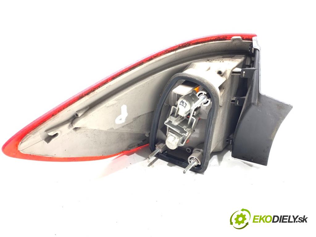 FORD MONDEO MK4 Kombi 2010 81 kW 1.6 Ti 1596 Svetlo pravy zad