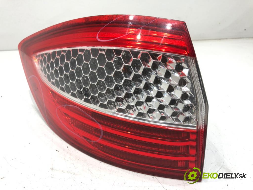 FORD MONDEO MK4 Kombi 2010 81 kW 1.6 Ti 1596 světlo levý zadní část